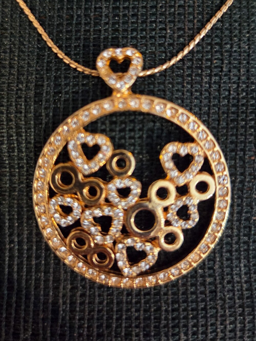 Vintage Avon Floating Hearts Pave Circle Pendant Neclace